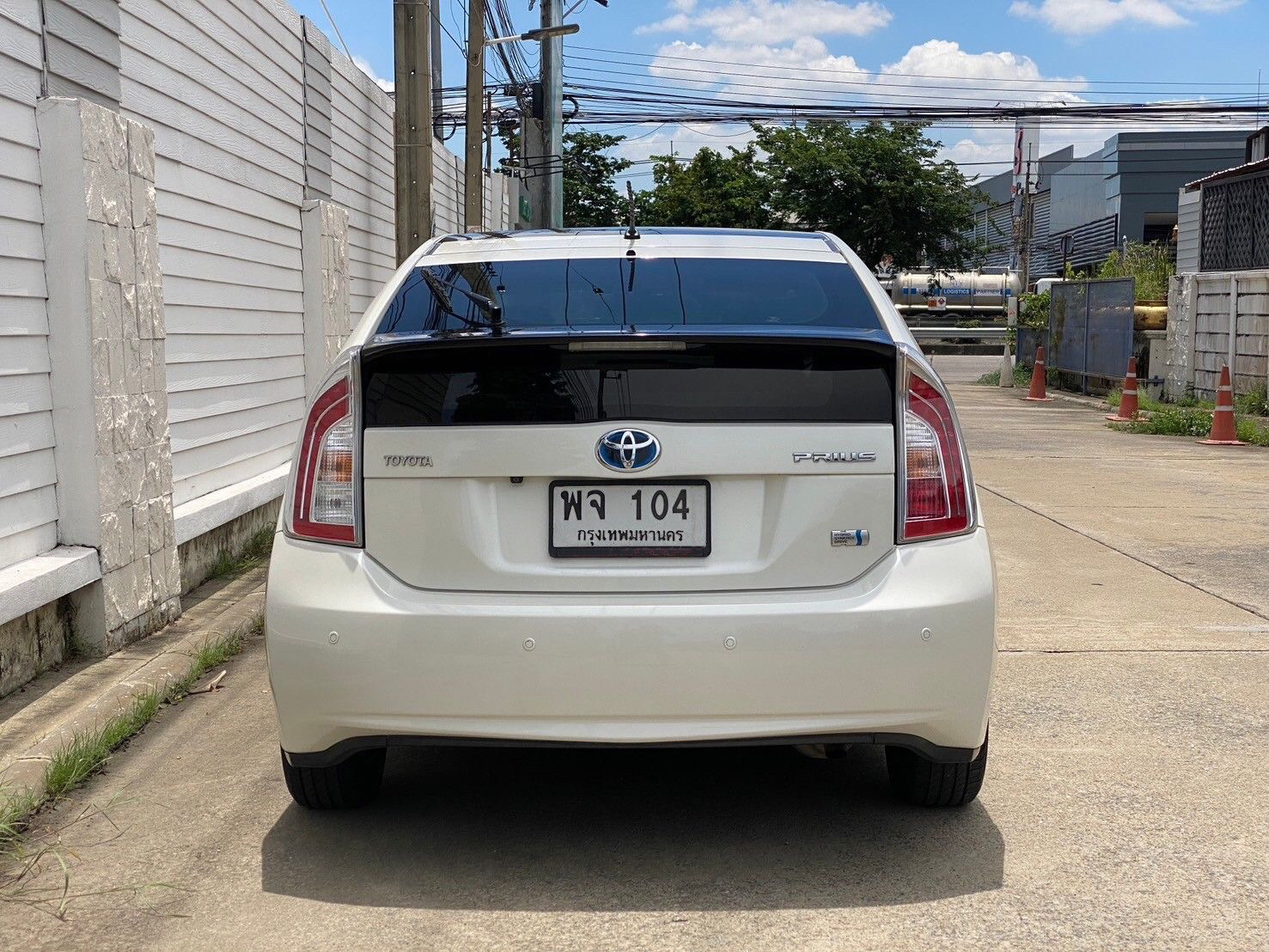 TOYOTA Prius 1.8 Top Option สีขาว ปี 2013