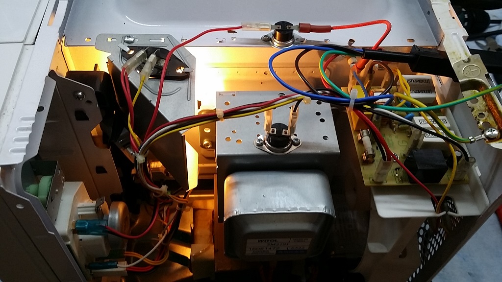 ซ่อมไมโครเวฟ ยี่ห้อ Electrolux รุ่น EMM2101GW อาการไม่ร้อน