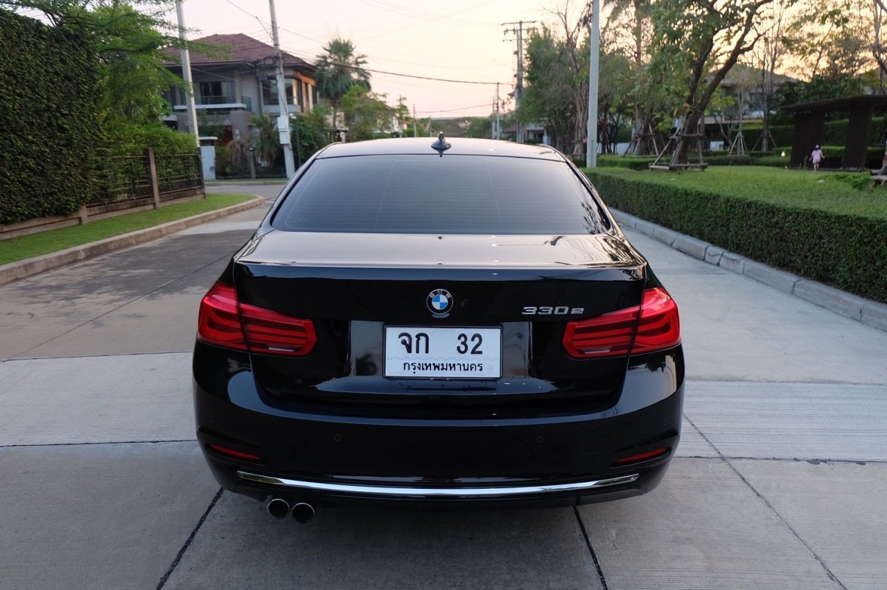 BMW 330e Luxury ปี 2017