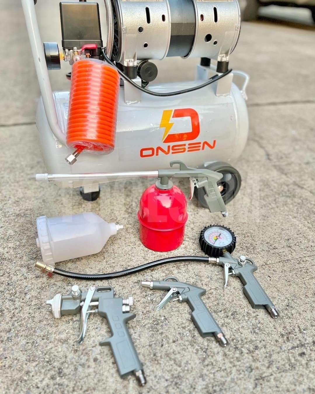 ปั๊มลม ออยฟรี 30 ลิตร ยี่ห้อ Onsen แถมฟรี ชุดอุปกรณ์ลมสำหรับปั๊มลม 5 รายการ