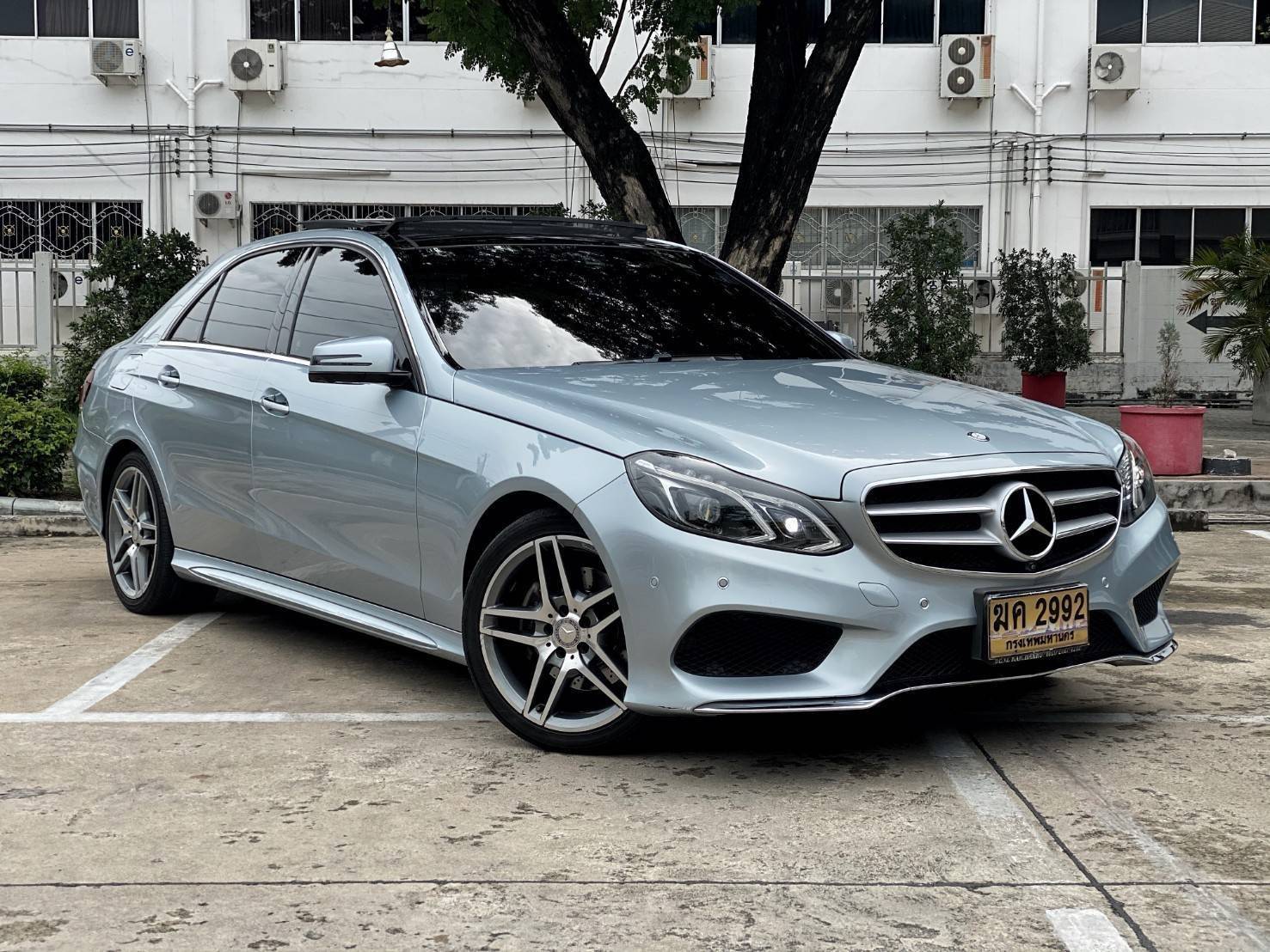 Mercedes Benz E300 Bluetec Hybrid AMG Dynamics ปี 2015