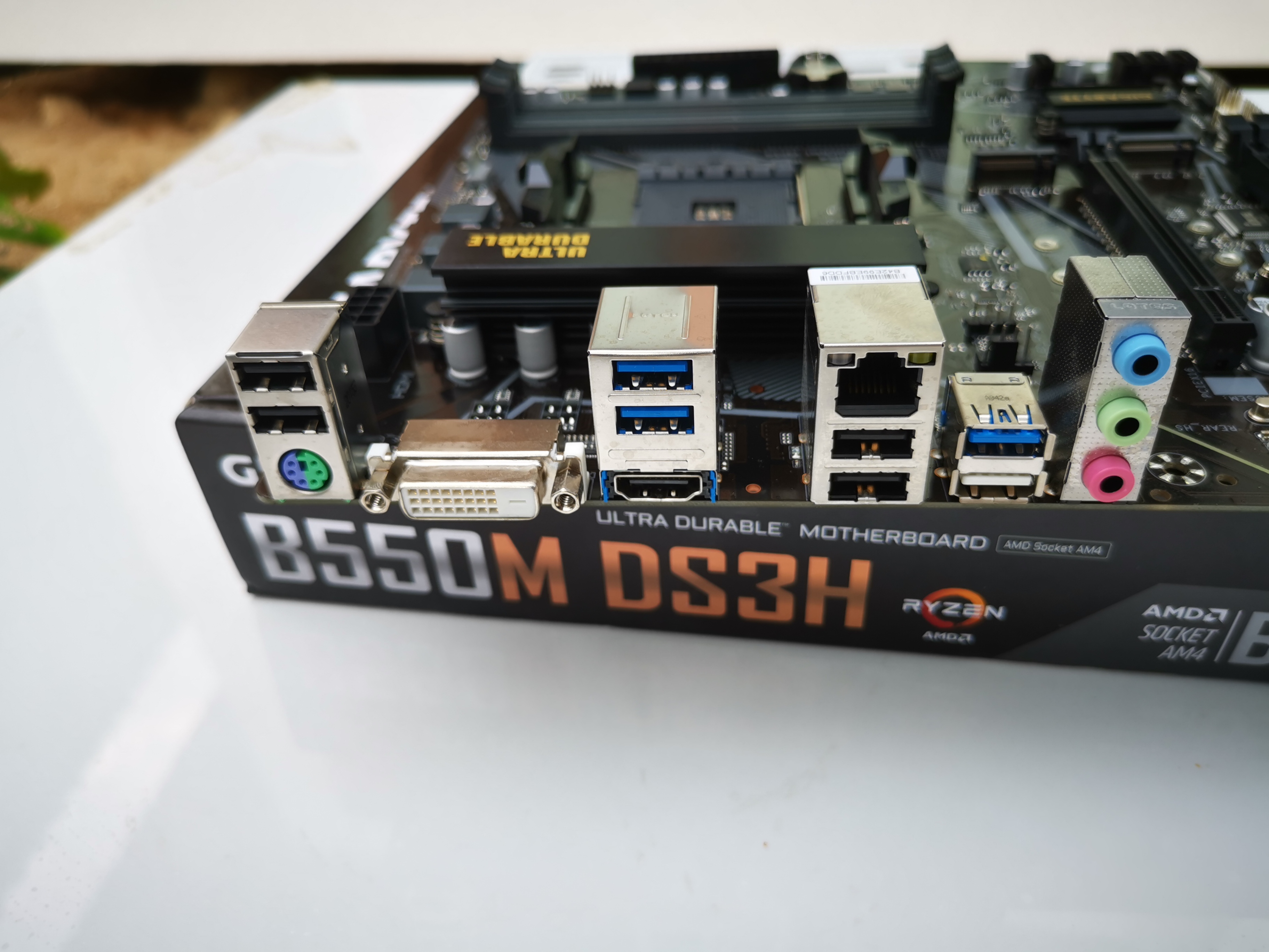 GIGABYTE B550M DS3H