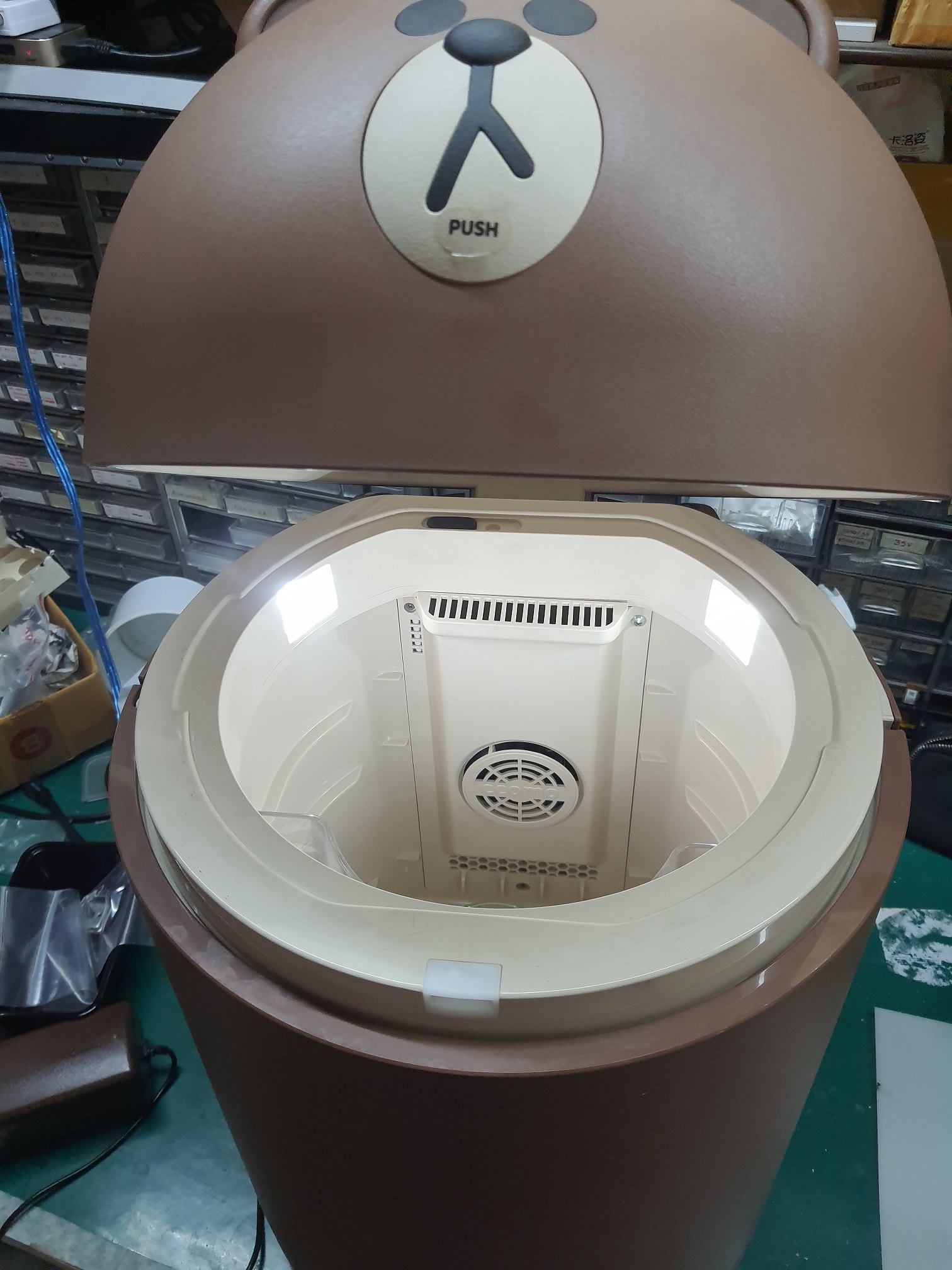 ซ่อมตู้เย็นมินิ sally&brown ยี่ห้อ CCOMO รุ่น C031BU อาการไม่เย็น