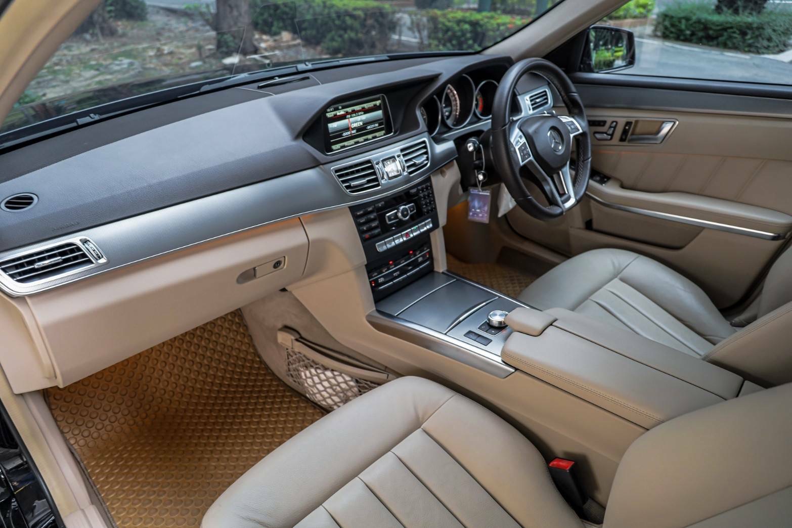Mercedes Benz E200 CGI Saloon AMG ปี2015