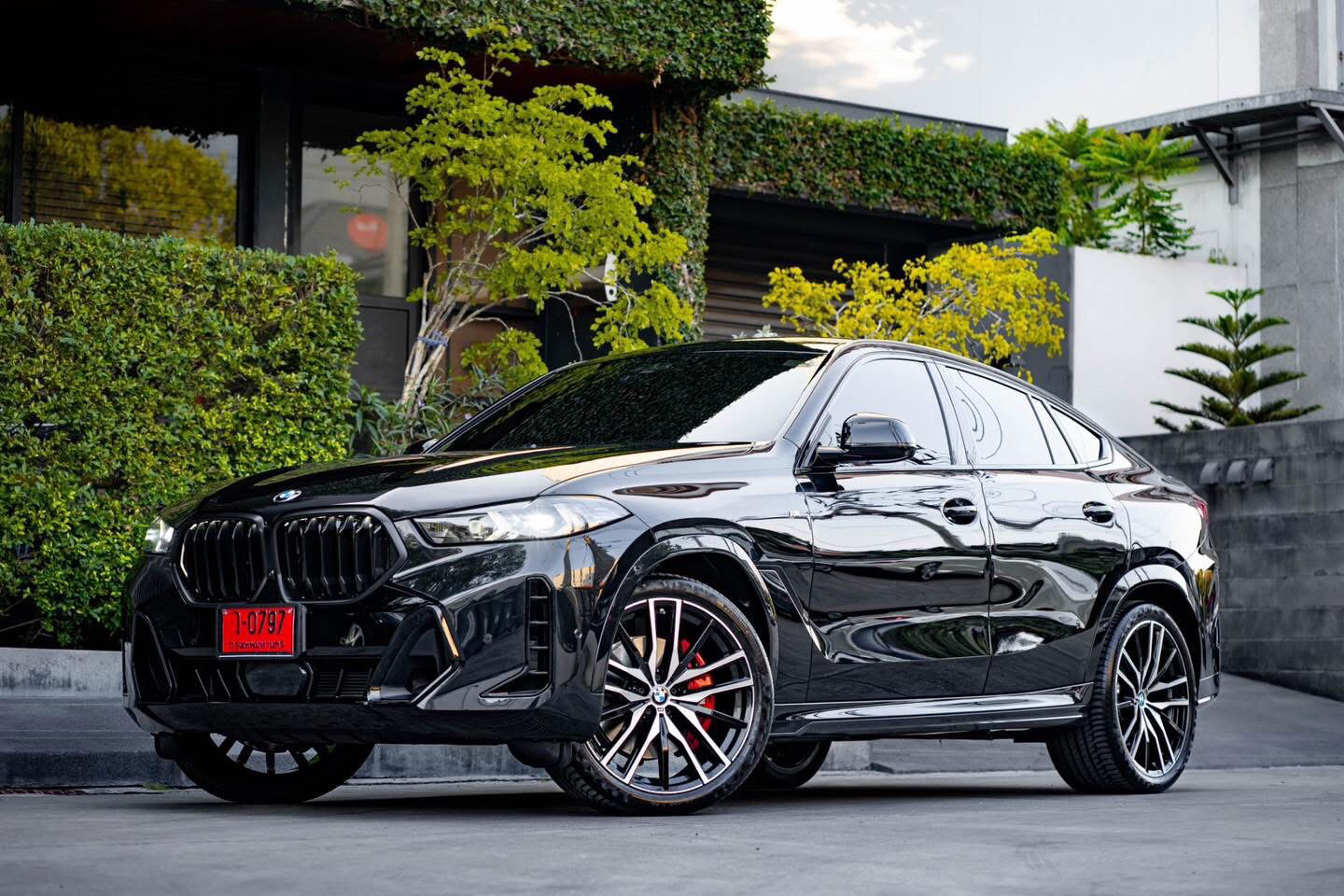 BMW X6 XDRIVE40i M SPORT PRO LCI ปี 2025 (ขายดาวน์)
