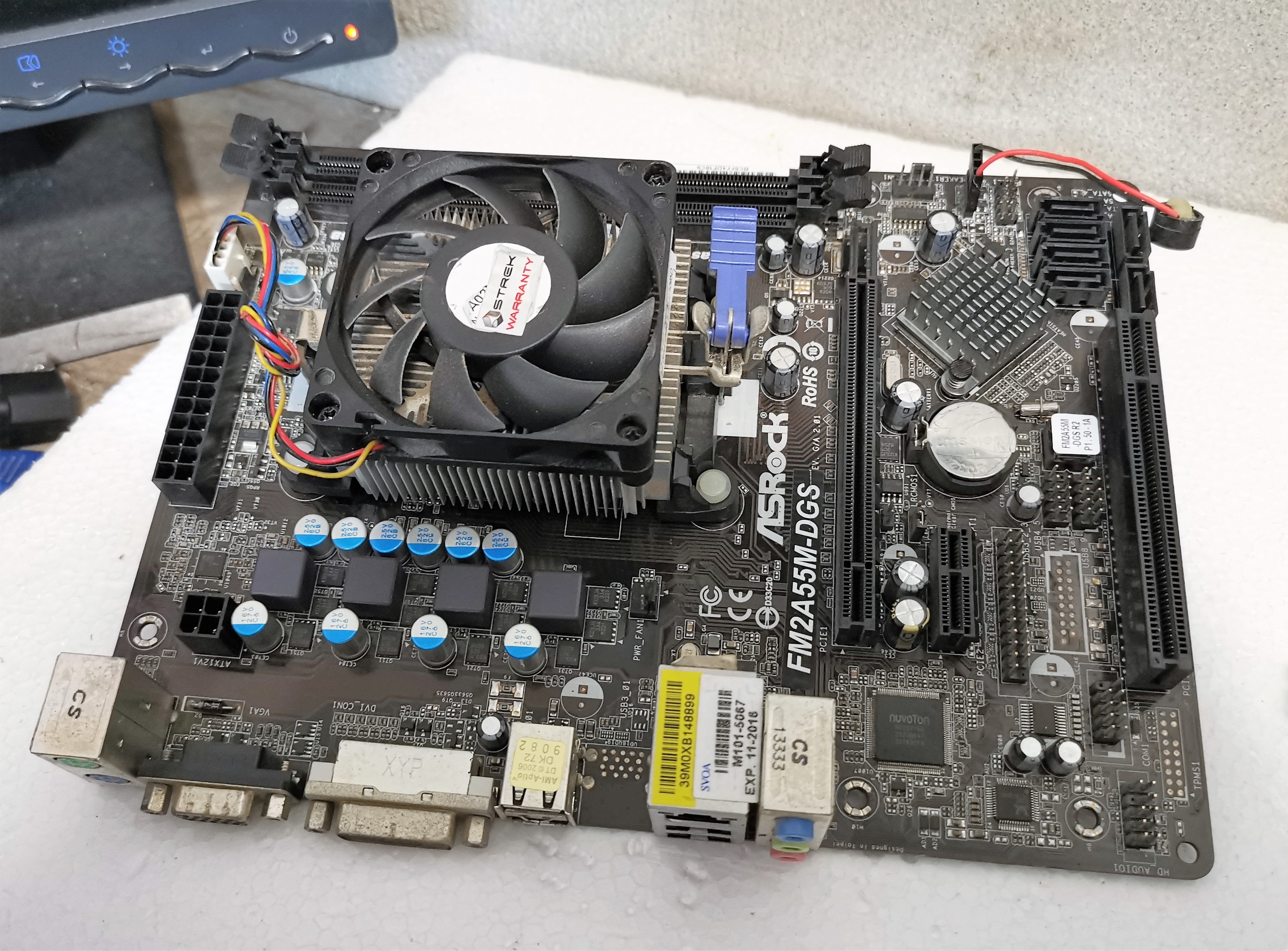 ขายรวม บอร์ด FM2A55M DGS + ซีพียู A6 5400K