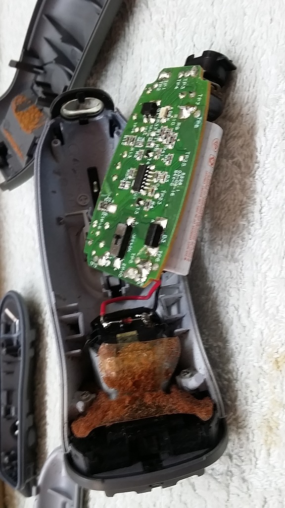 ซ่อมเครื่องโกนหนวด ยี่ห้อ PHILIPS รุ่น HQ 6695 อาการชาร์จไฟไม่เข้า