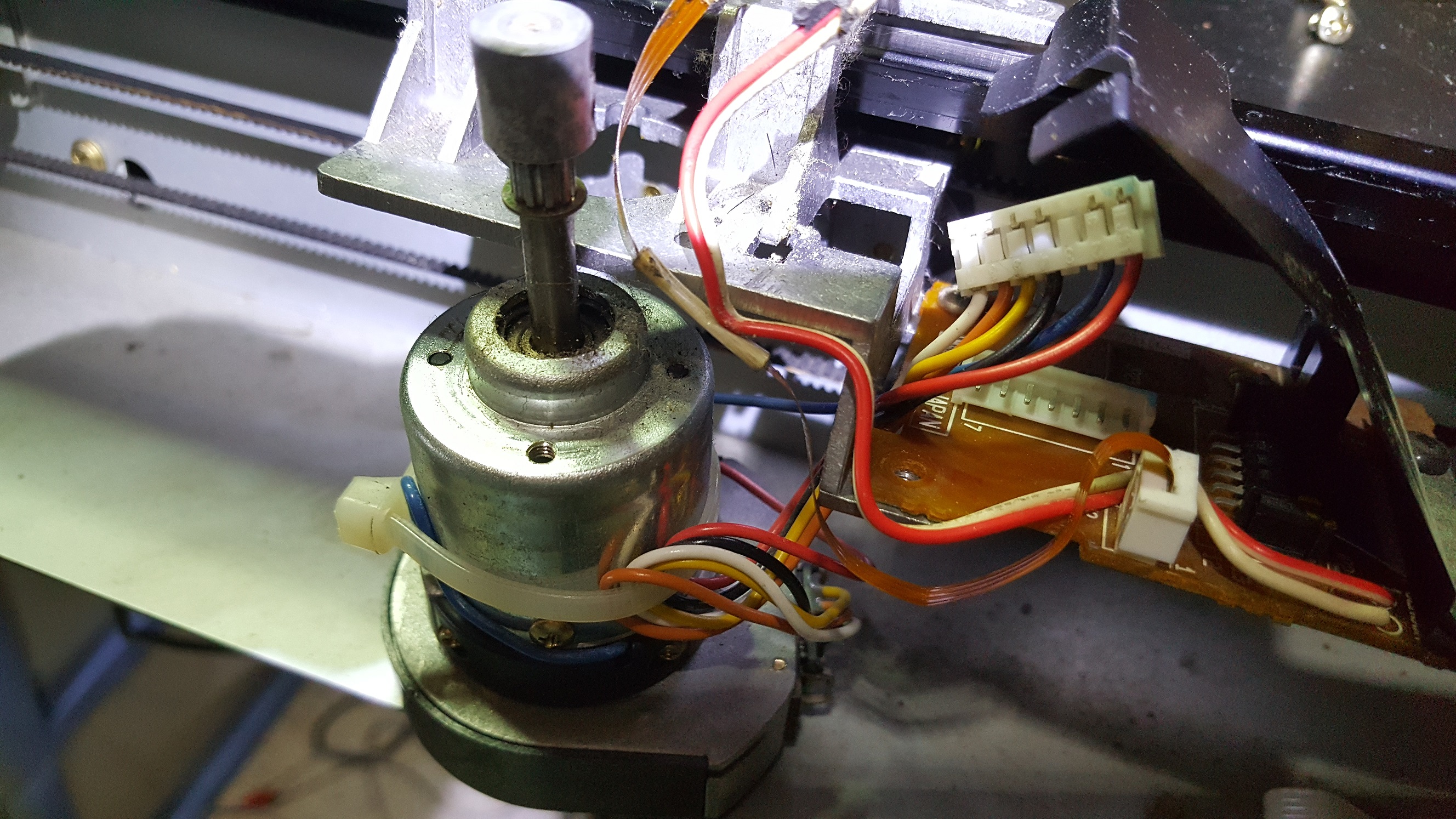 ซ่อมเครื่อง PEN PLOTTER ยี่ห้อ GRAPHTEC รุ่น MP303-04 อาการล็อกตำแหน่งไม่ได้