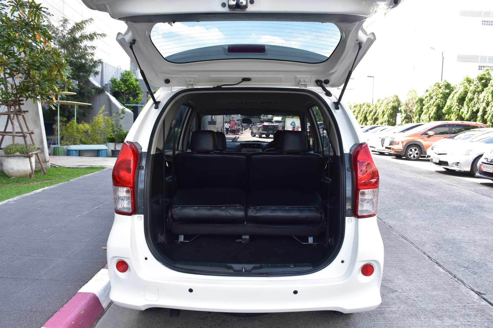TOYOTA AVANZA 1.5 S ปี2013