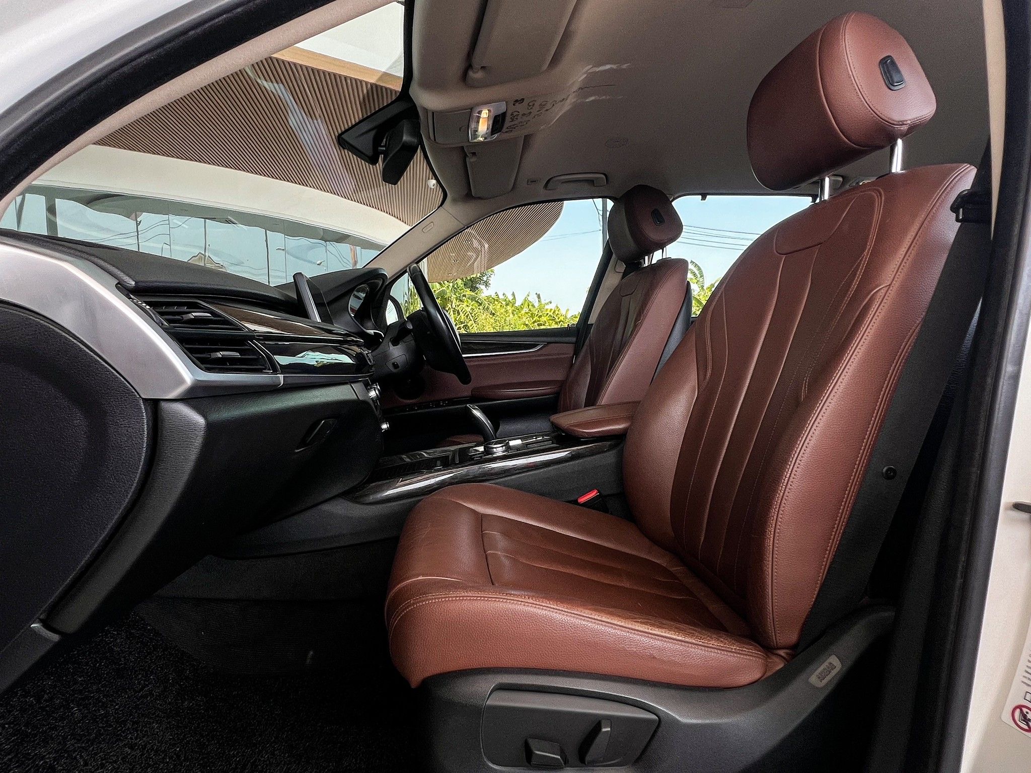 BMW X5, sDrive25d โฉม F15 สีขาว ปี 2015
