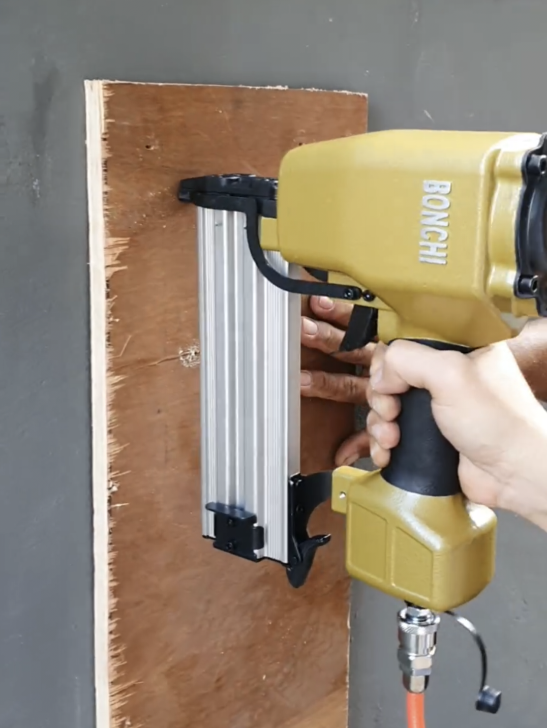 แม็กลม ปืนยิงแม็กลม ยี่ห้อ BONCHI รุ่น ST-64