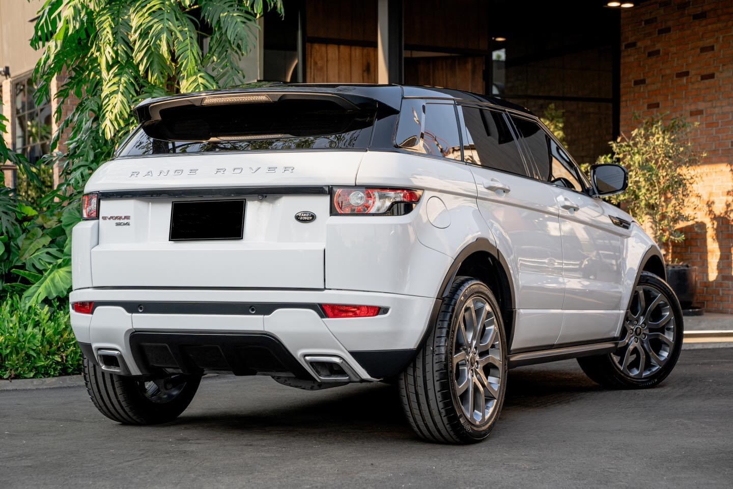 Land Rover รุ่น Range Rover Evoque 2.2 SD4 Dynamic ปี 2013