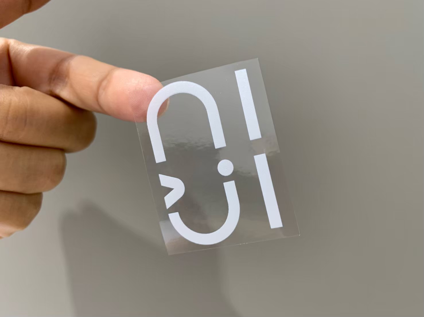 ฉลากสินค้าใสตัวหนังสือขาว สติ๊กเกอร์ใสพิมพ์สีขาว พิมพ์หมึกขาว