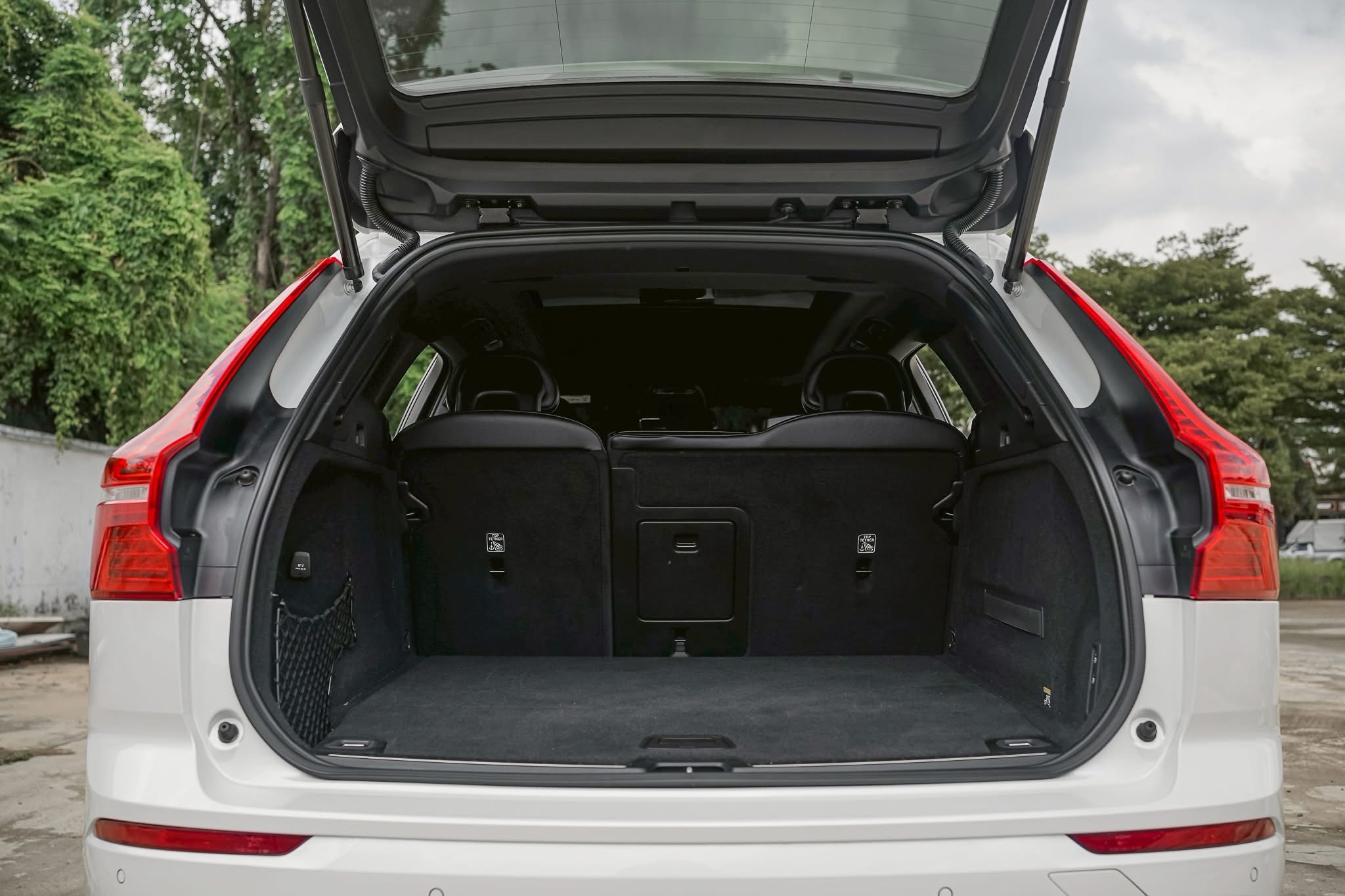 Volvo XC60 T8 Plug-in Hybrid R-Design ปี 2019