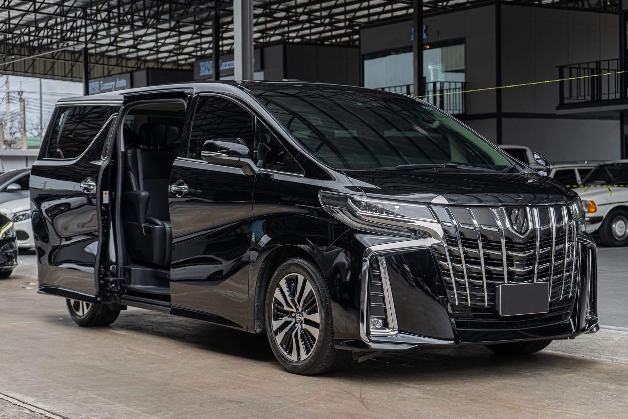 Toyota Alphard 2.5 SC Package Top ปี 2018