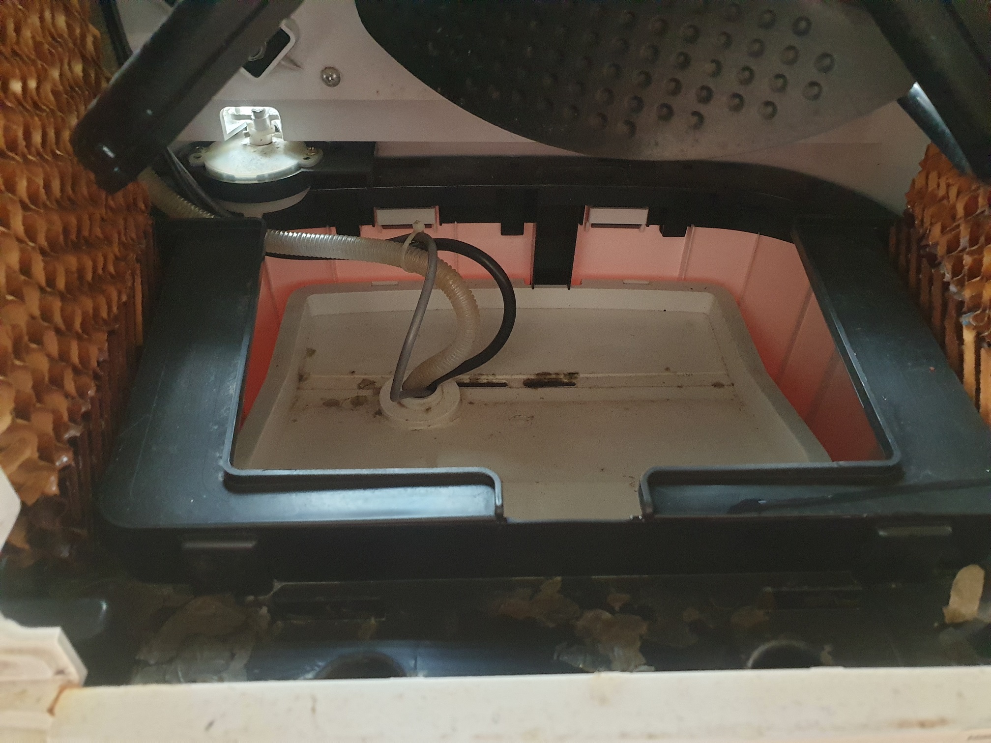 ซ่อมพัดลมไอน้ำ ยี่ห้อ HATARI รุ่น AC Pro อาการพัดลมหมุนเบาไม่มีแรงหมุน