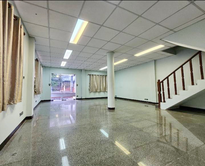 ให้เช่าบ้านแฝดห้องมุม 3 ชั้น (ไม่มีเฟอร์) เส้นเลียบคลองประปา ใกล้ MRT เมืองทองธานี