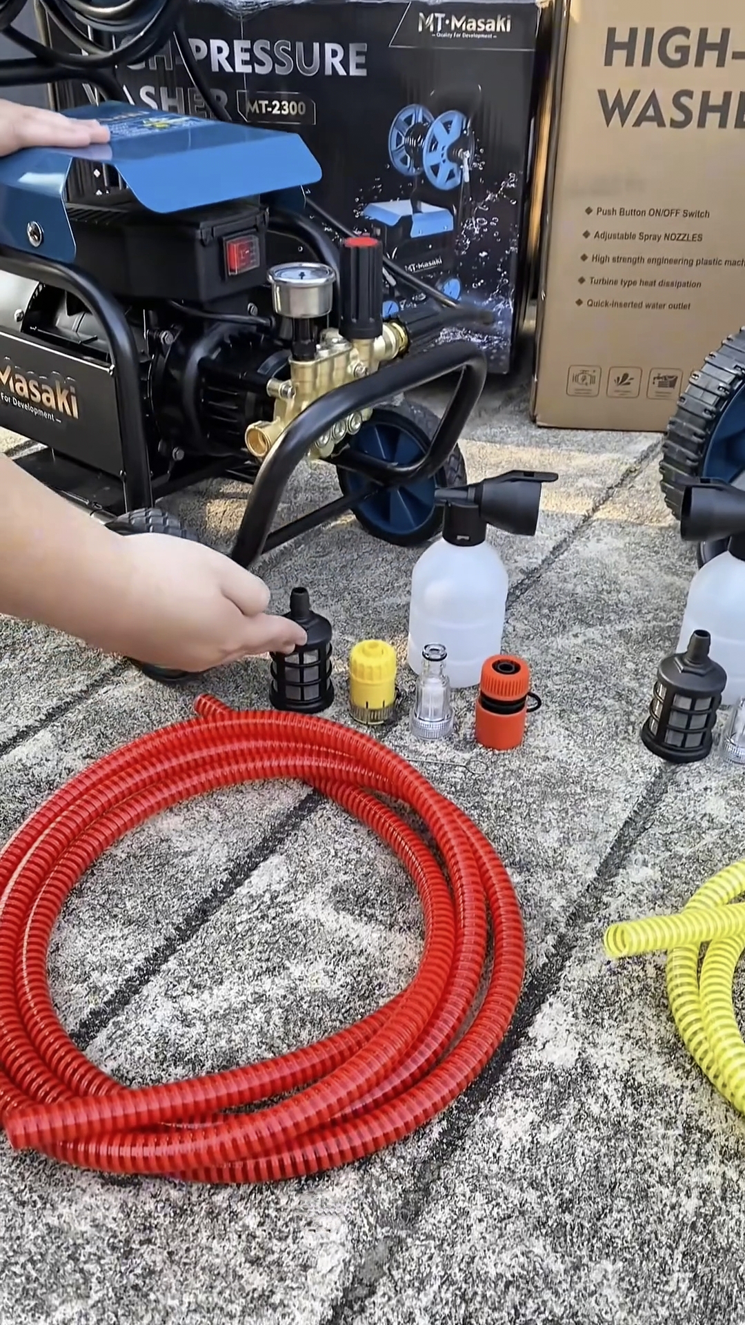 เครื่องฉีดน้ำแรงดันสูงล้อลาก ยี่ห้อ MASAKI มีโรลม้วนสายในตัว มี 2 รุ่นให้เลือก