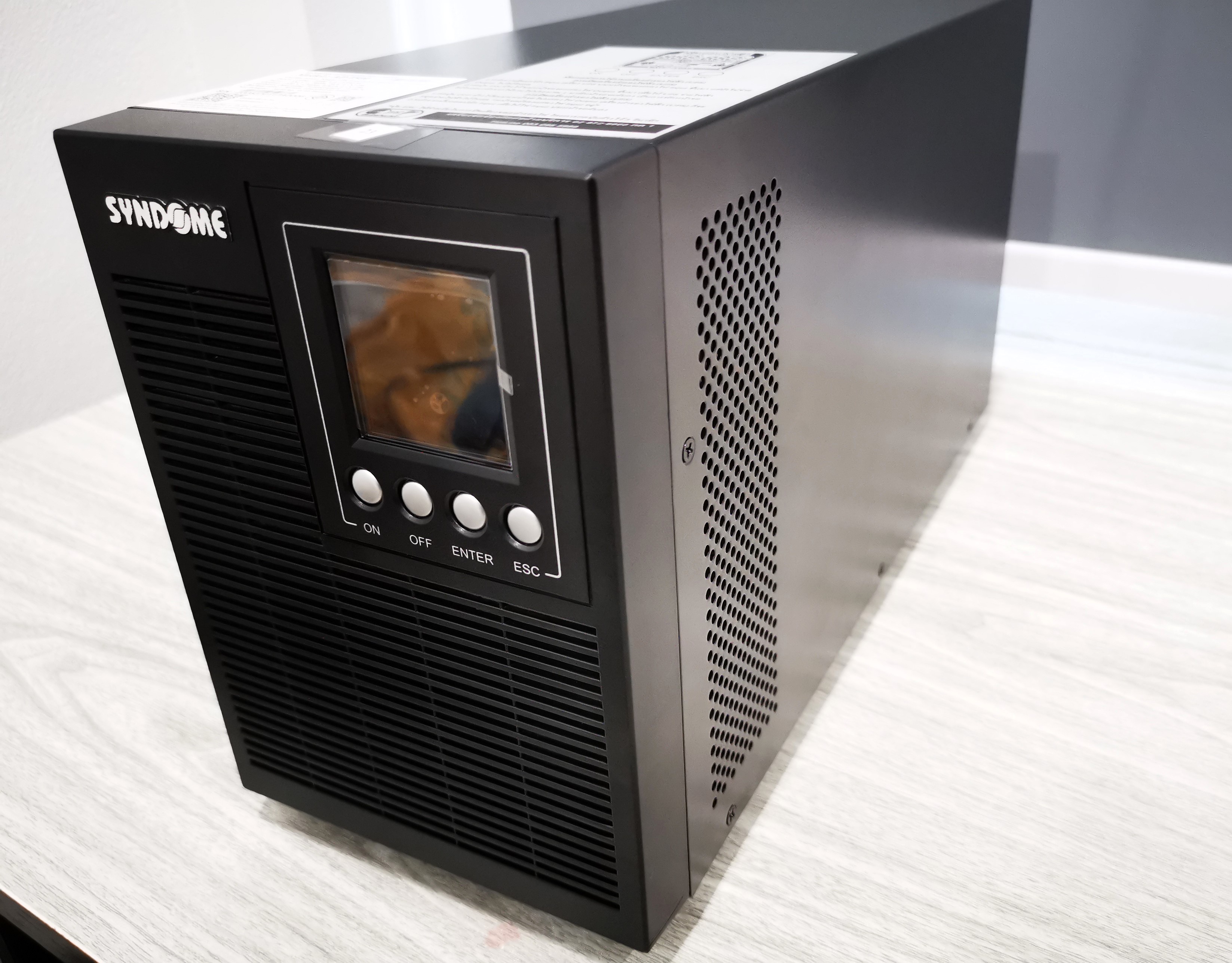 เครื่องสำรองไฟ (UPS) Syndome TRUE ONLINE AP1500 (1500VA/1350WATT) Black