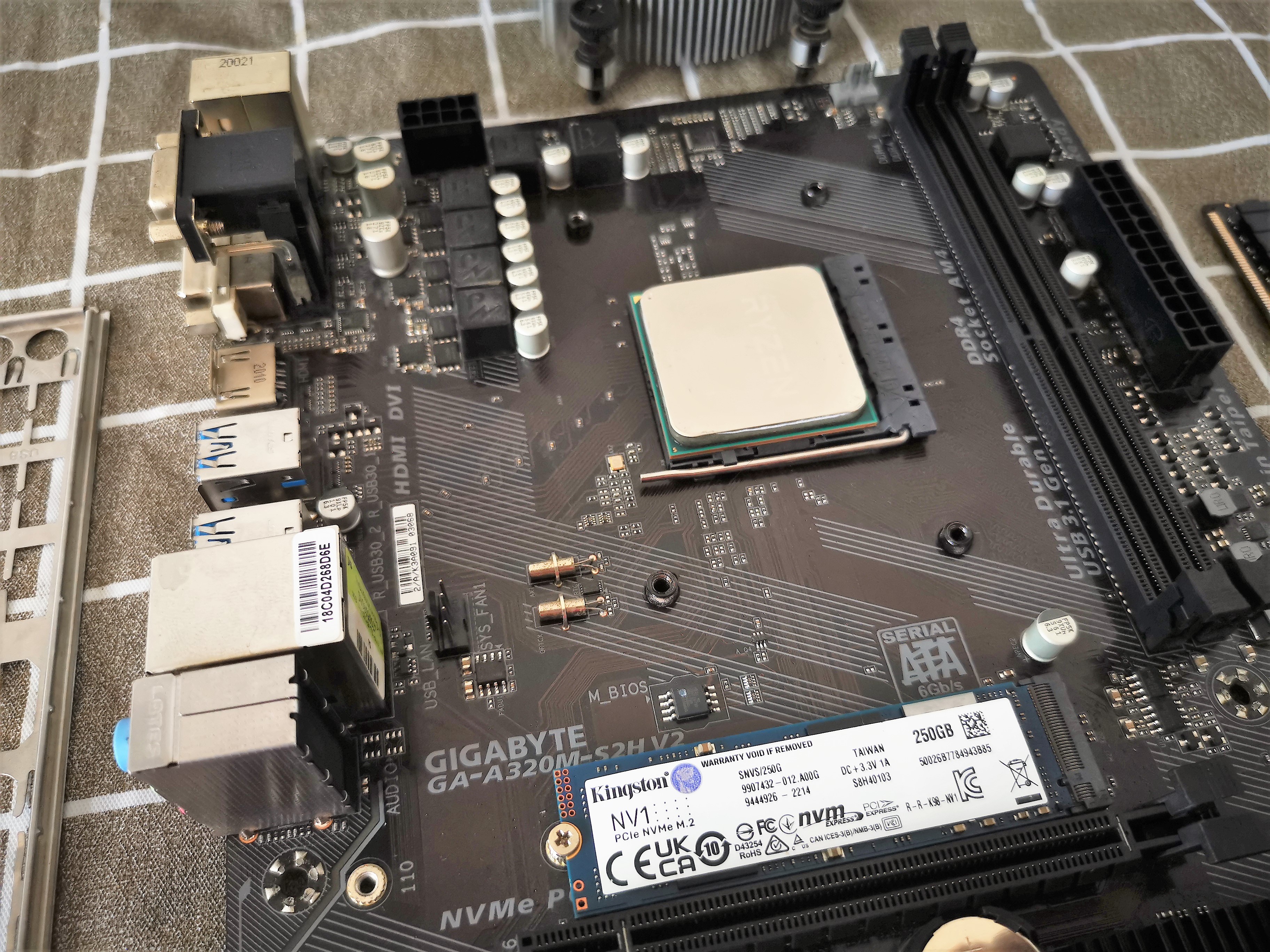 เซ็ตมัดรวม บอร์ด A320M + R5 2600 + M.2 250GB + Ram 8GB
