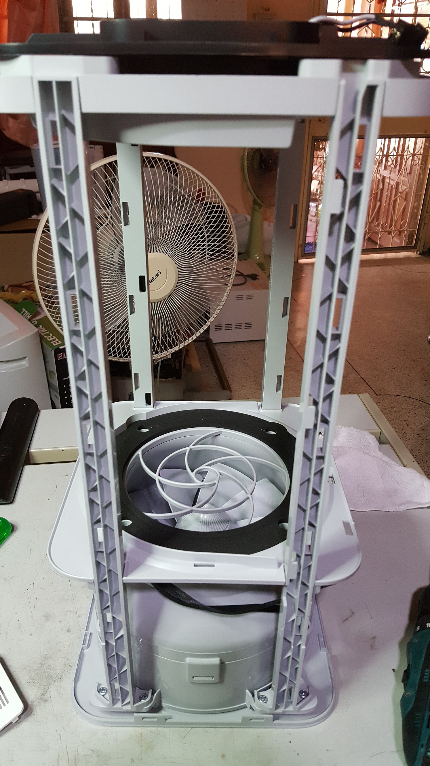 ล้างเครื่องฟอกอากาศ Xiaomi Mi Air Purifier Pro รุ่น 2S จิ้งจกตกลงไปขณะที่เครื่องทำงาน