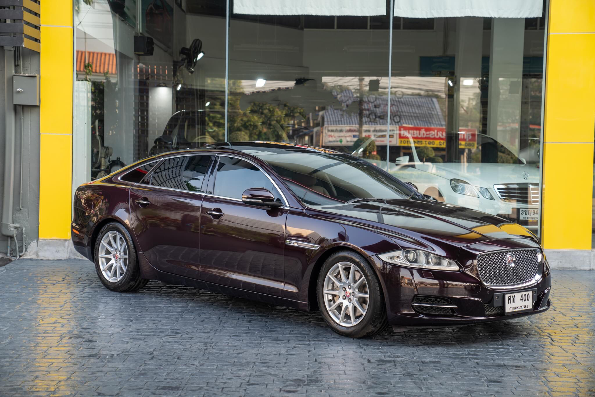 Jaguar XJ 2.0 Premium Luxury Sedan ปี2014