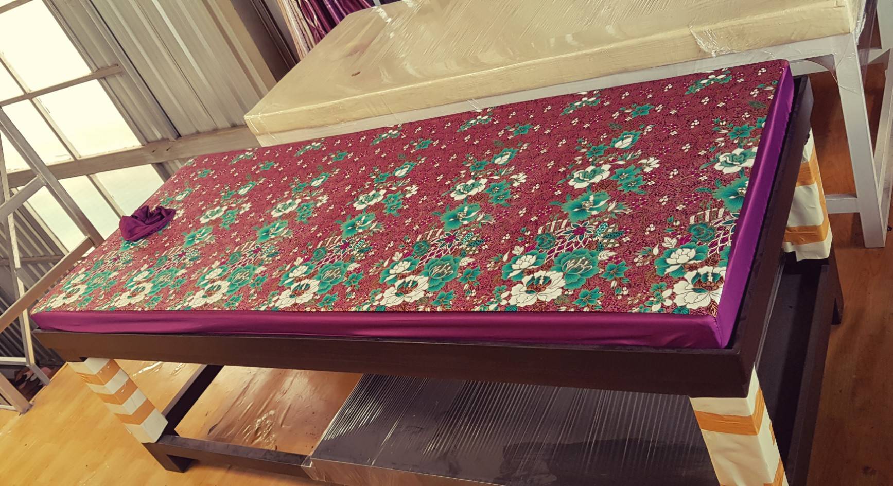 ผ้าปูเบาะสปา ผ้าพิมพ์ทองลายไทย