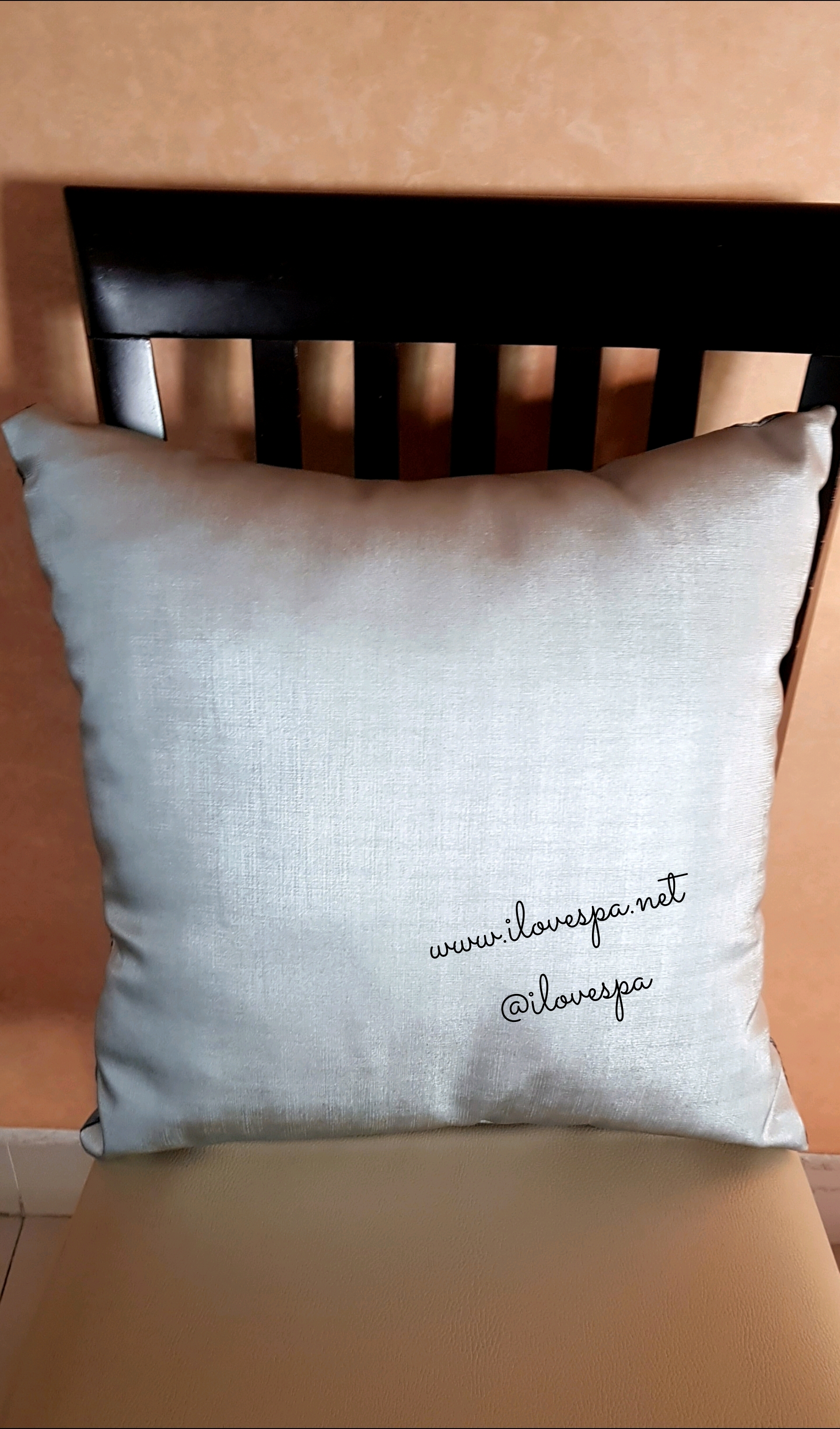 หมอนอิง จากผ้าฝ้ายหมักโคลน