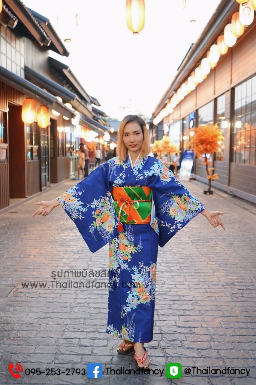 ชุดแฟนซีผู้หญิงสำหรับเช่า Kimono Costume เช่าชุดกิโมโนผู้หญิงน้ำเงิน ชุดกิโมโนกรุงเทพ เช่าชุดญี่ปุ่นหญิง ชุดญี่ปุ่นโบราณ ชุดเช่ากิโมโนผู้หญิงสีน้ำเงินลายดอกไม้ โอบิสำเร็จรูปสีเขียวส้ม