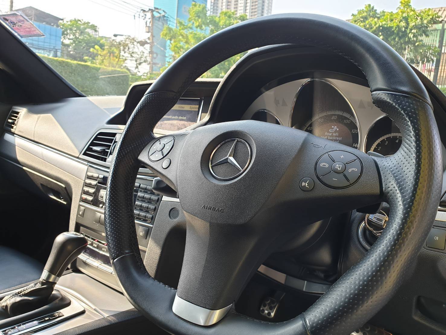 Mercedes Benz e200 coupe ปี 2011
