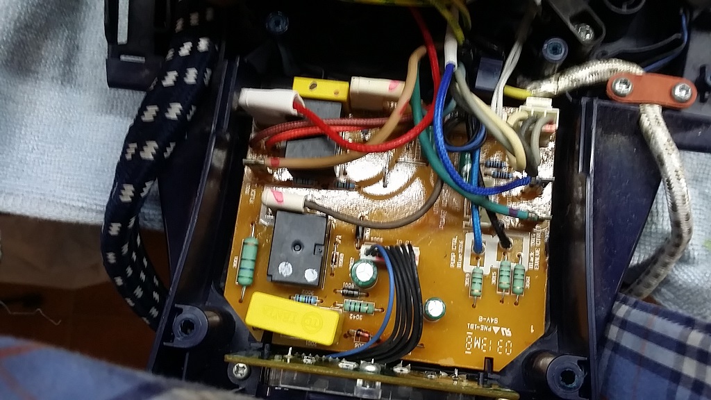 ซ่อมเตารีดไอน้ำ ยี่ห้อ PHILIPS รุ่น GC9220 อาการไอน้ำไม่ออก