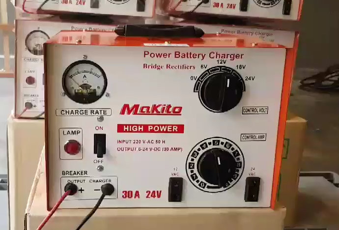 ตู้ชาร์ตแบต ยี่ห้อ Makito
