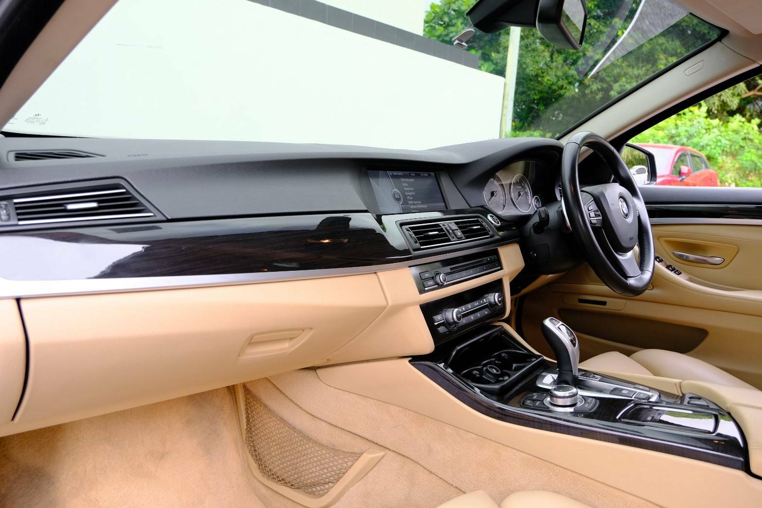 BMW 523i โฉม F10 ปี 2012