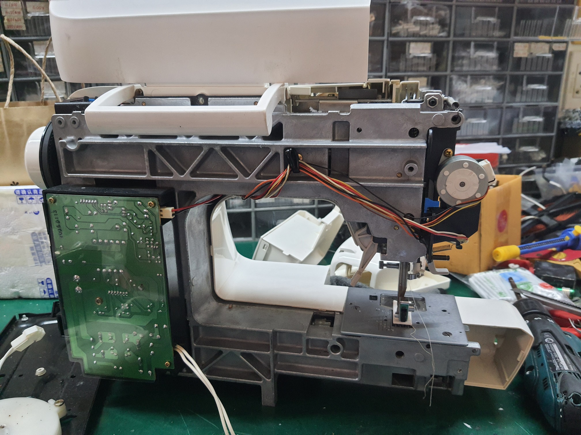 ซ่อมจักรเย็บผ้า ยี่ห้อ SINGER รุ่น SY-102 อาการเครื่องไม่ทำงาน