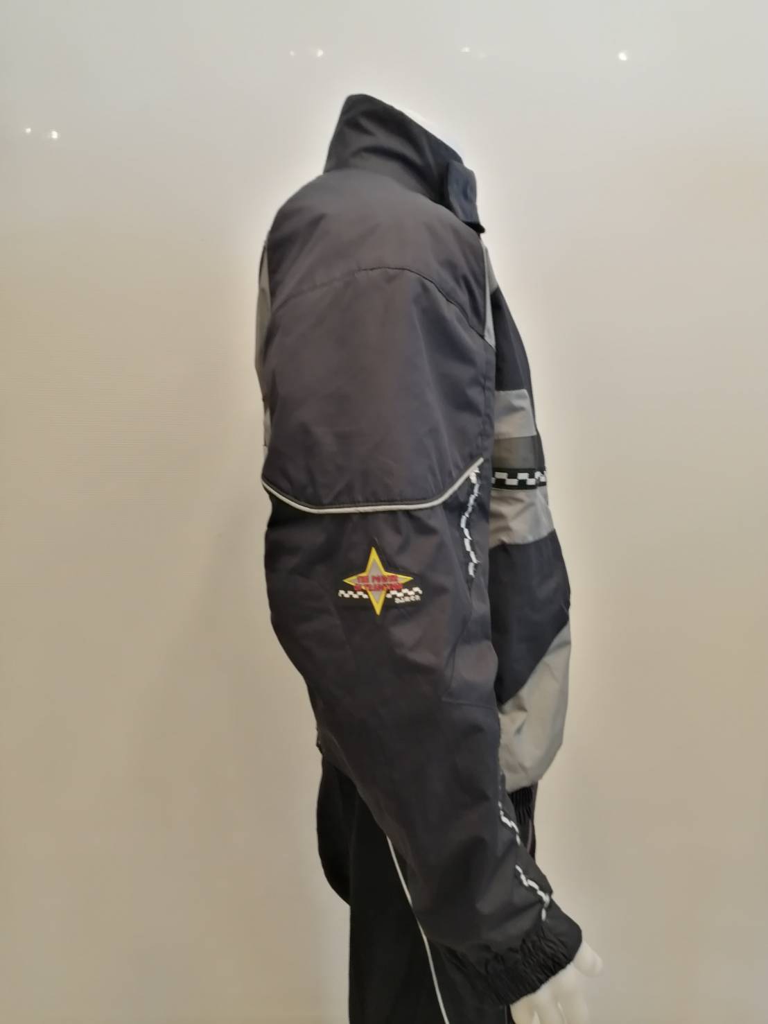 เสื้อขี่มอเตอร์ไซด์( มือสอง) RCS 223 ขนาด : อก 50" ยาว 26" **ยี่ห้อ DAMEN**