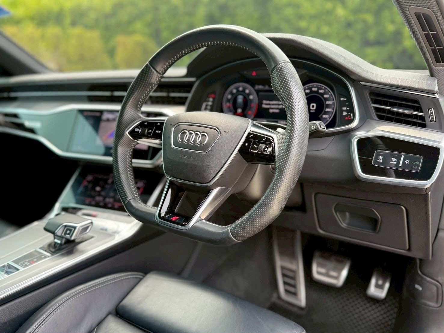 Audi A6 Avant 45 TFSI S-line Black Edition ปี 2020 สีเทา