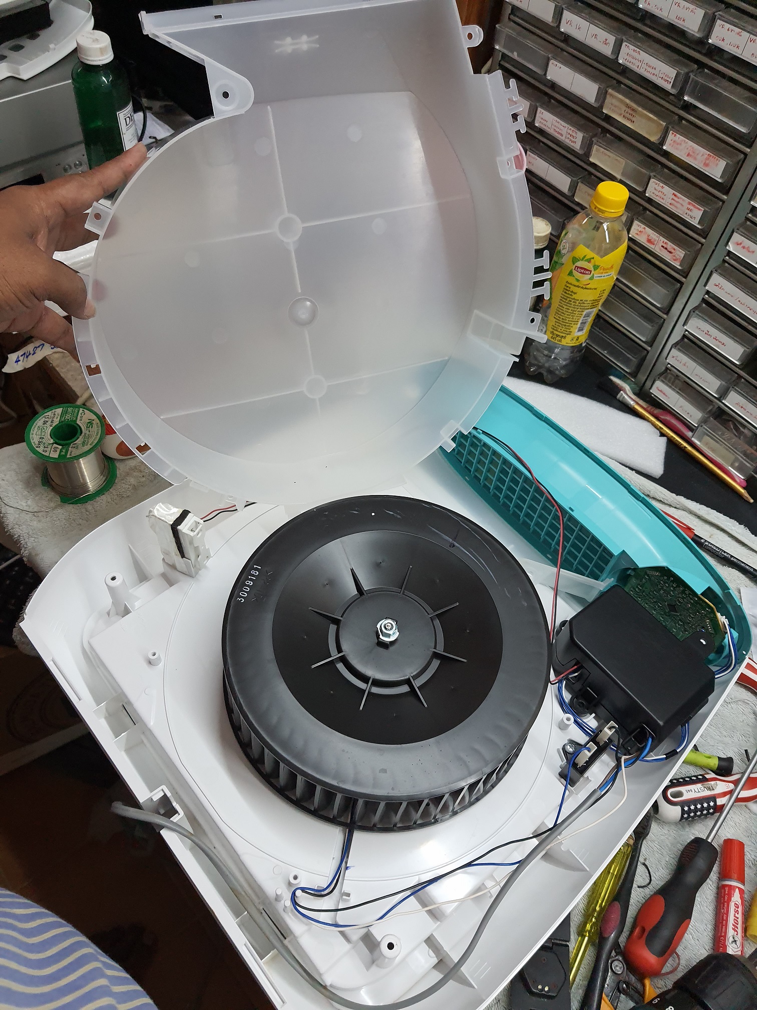 ซ่อมเครื่องฟอกอากาศ ยี่ห้อ SHARP รุ่น FP-J30TA-A อาการพัดลมไม่หมุน