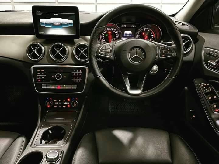 Mercedes Benz GLA200 URBAN ปี 2018