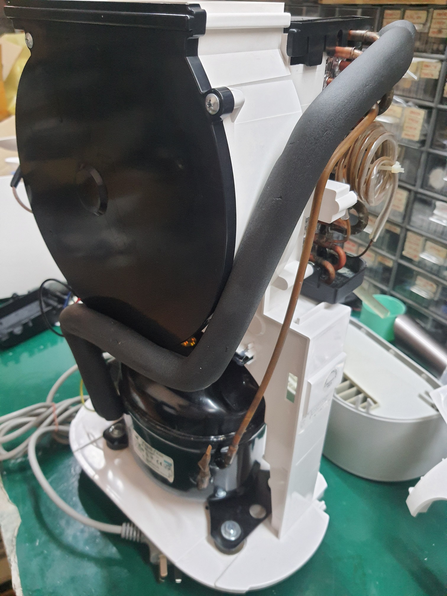 ล้างเครื่องดูดความชื้น ยี่ห้อ DEERMA รุ่น DEM-DT16C