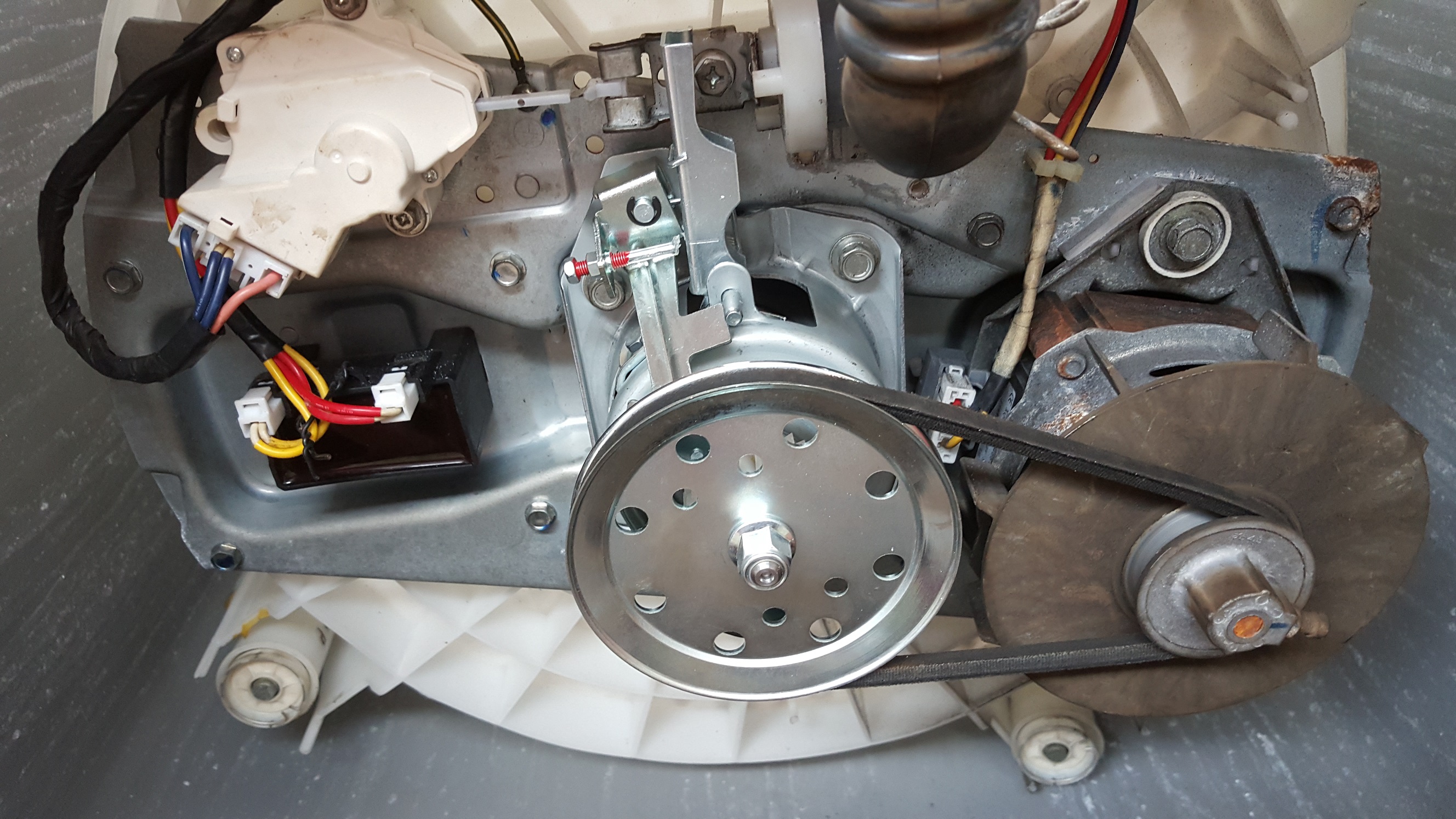 ซ่อมเครื่องซักผ้า ยี่ห้อ LG รุ่น WF-T1255TD แกนซักหัก