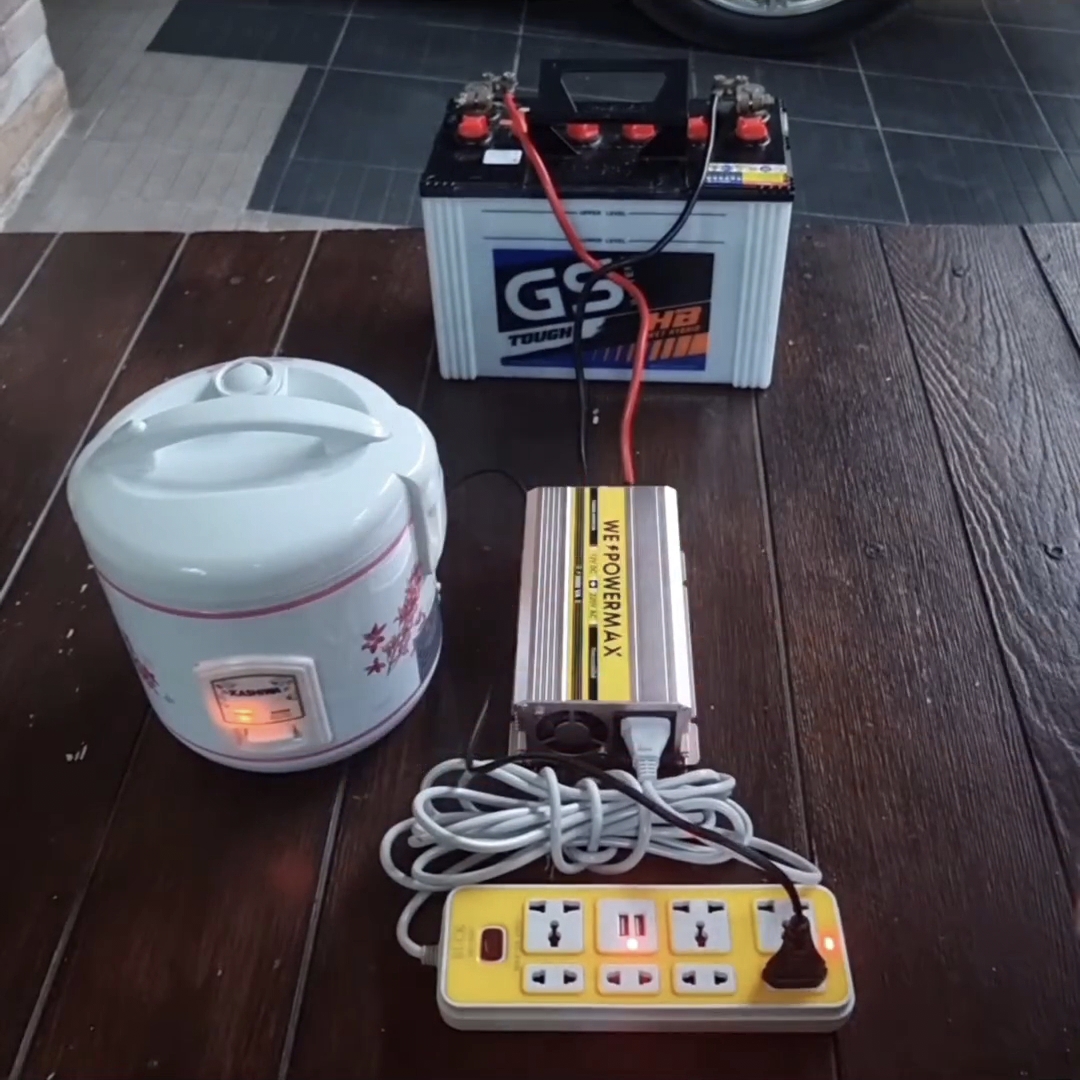 ตัวแปลงไฟ 12V เป็นไฟบ้าน 220V ขนาด 3,000W ยี่ห้อ WE POWER MAX