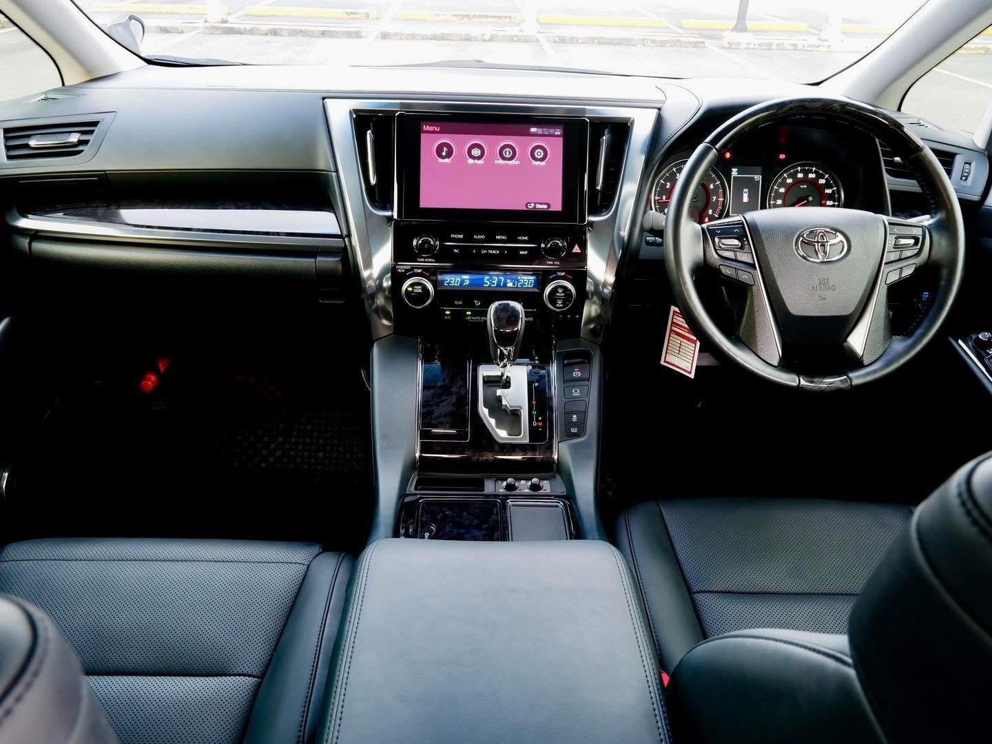 Toyota Alphard 2.5 SC Package จดทะเบียนปี 2021
