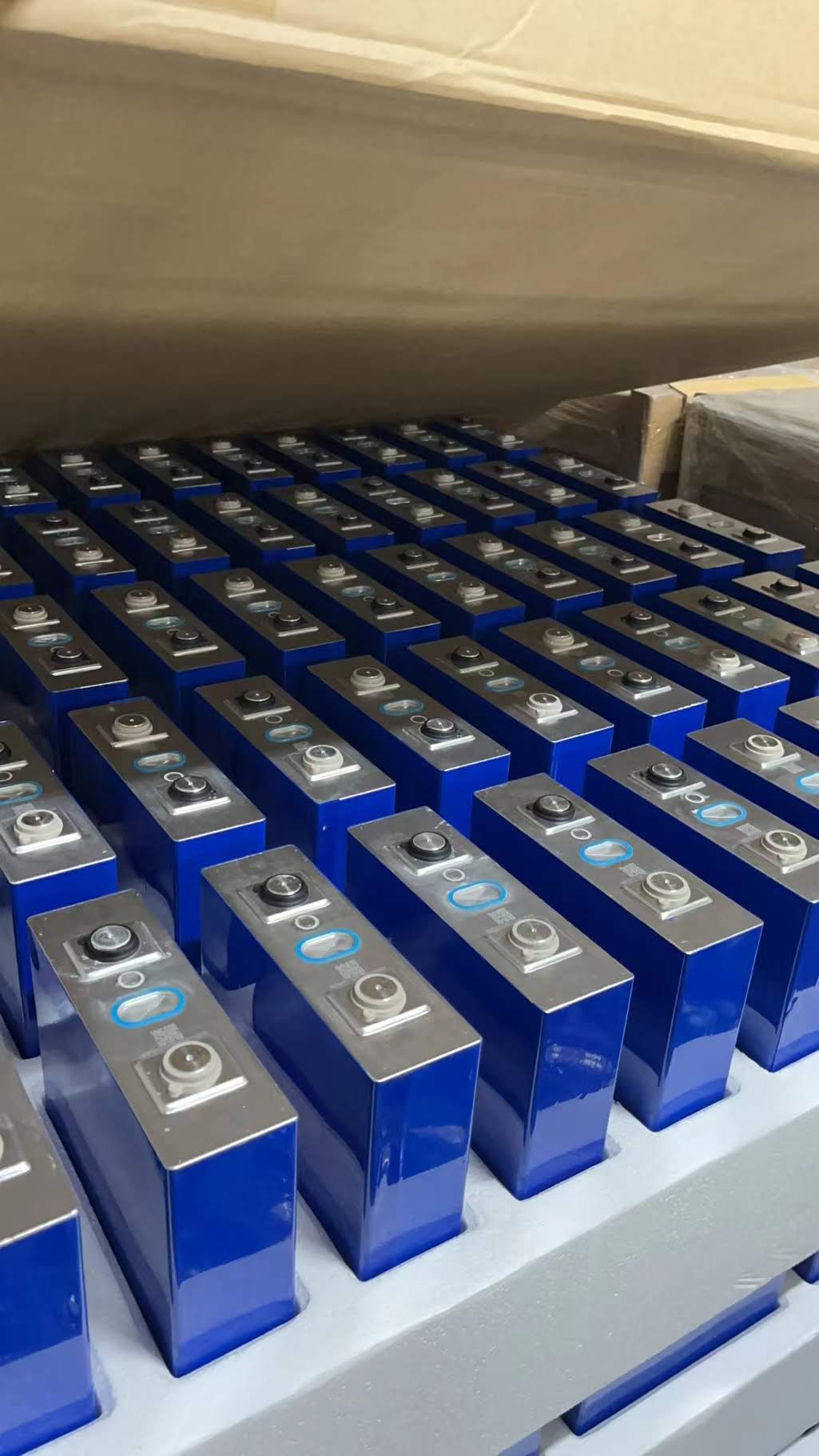 แบตเตอรี่ CATL LFP 3.2v 202Ah 228Ah 240Ah 272Ah 302Ah