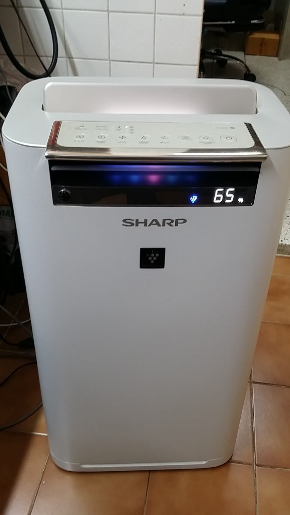 ซ่อมเครื่องฟอกอากาศ ยี่ห้อ SHARP รุ่น KC-G60TA-W อาการเซ็นเซอร์แสดงผลเป็นสีแดงตลอดเวลา