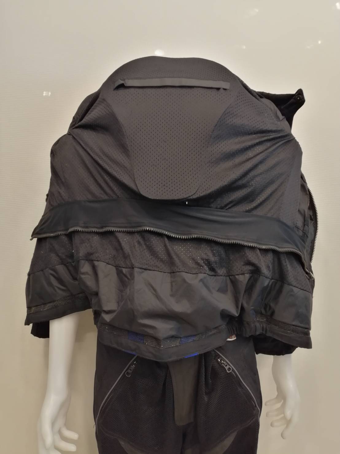 เสื้อขี่มอเตอร์ไซด์( มือสอง) RCT 374 ขนาด : อก 50" ยาว 27" **ยี่ห้อ IXS**