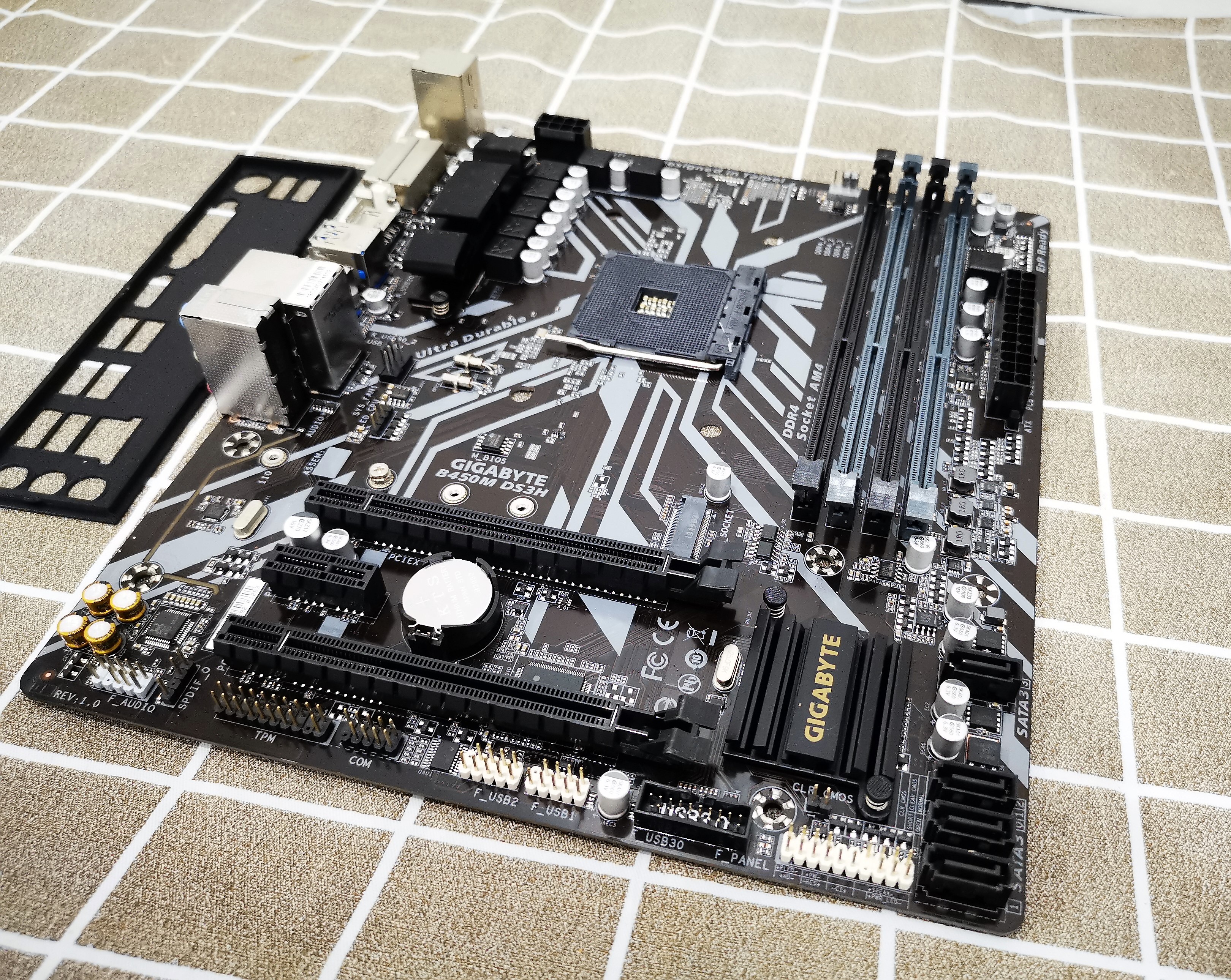 Gigabyte B450M DS3H