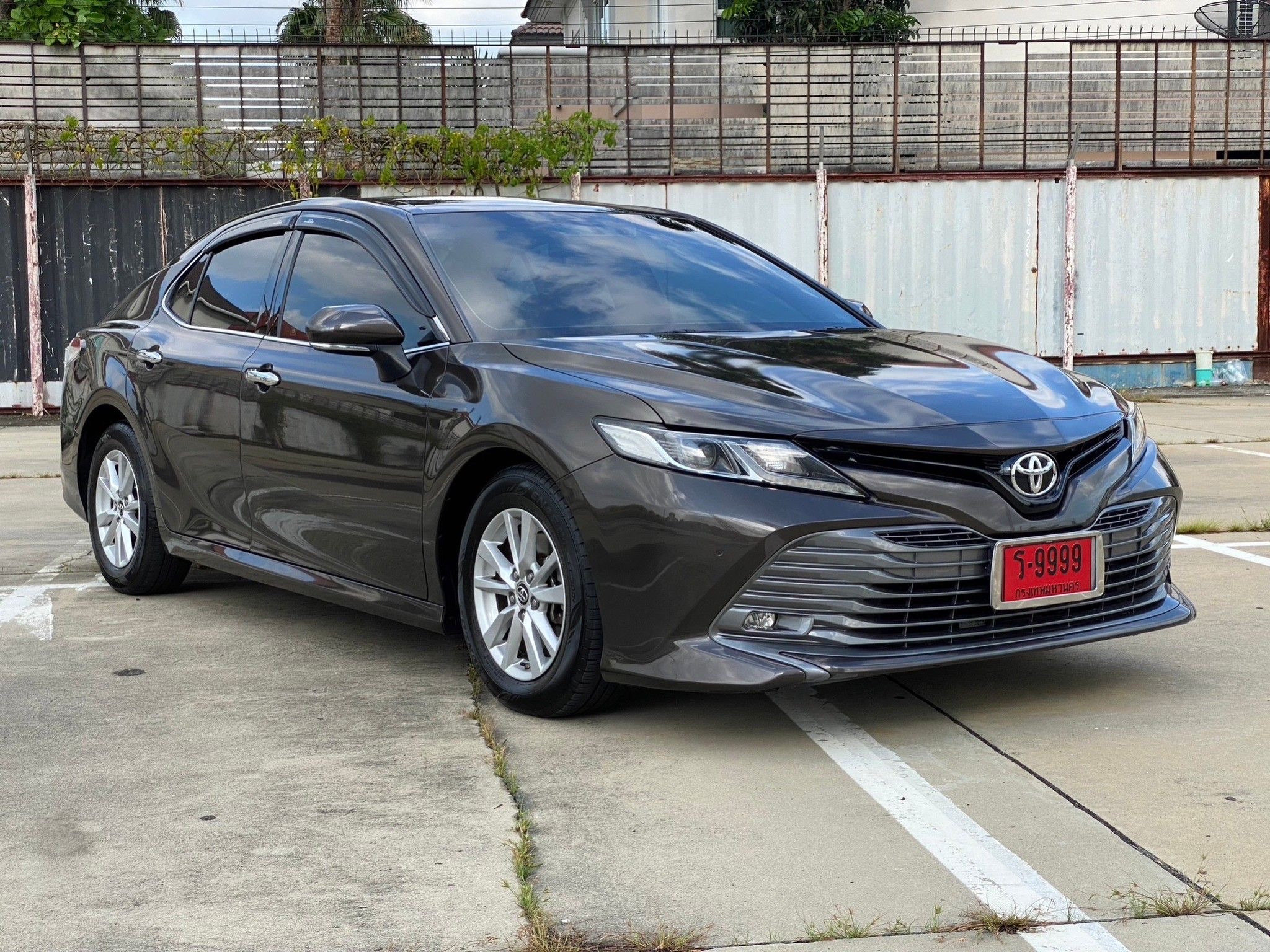 Toyota Camry 2.0G ปี 2018