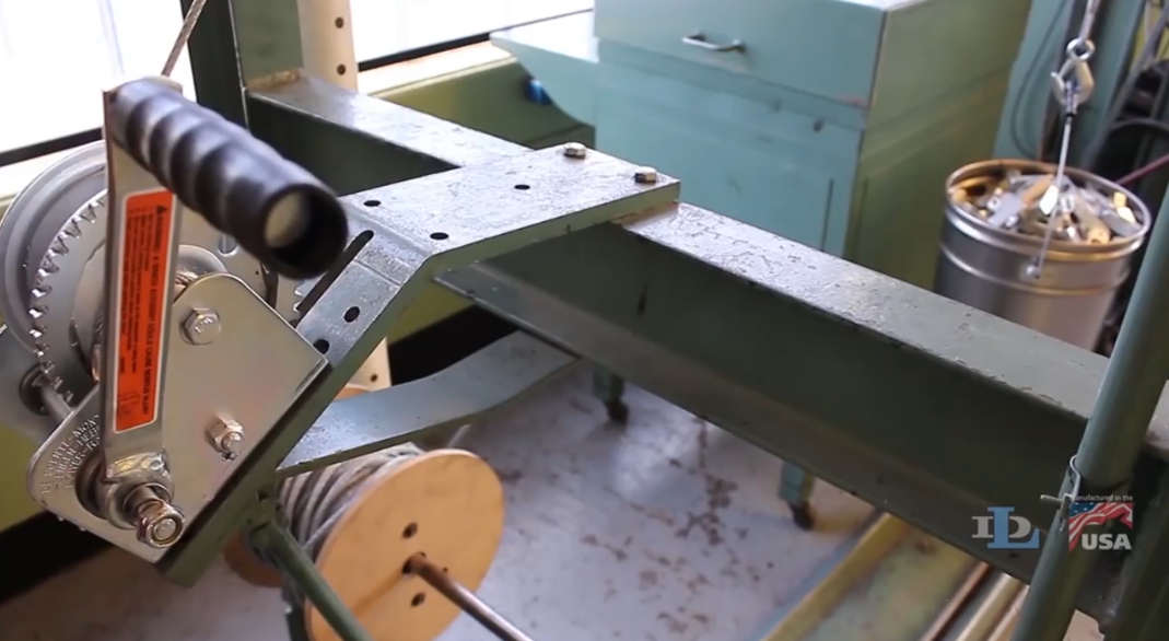 รอกสลิงมือหมุน สีเงิน(ขนาด 900กิโลกรัม)