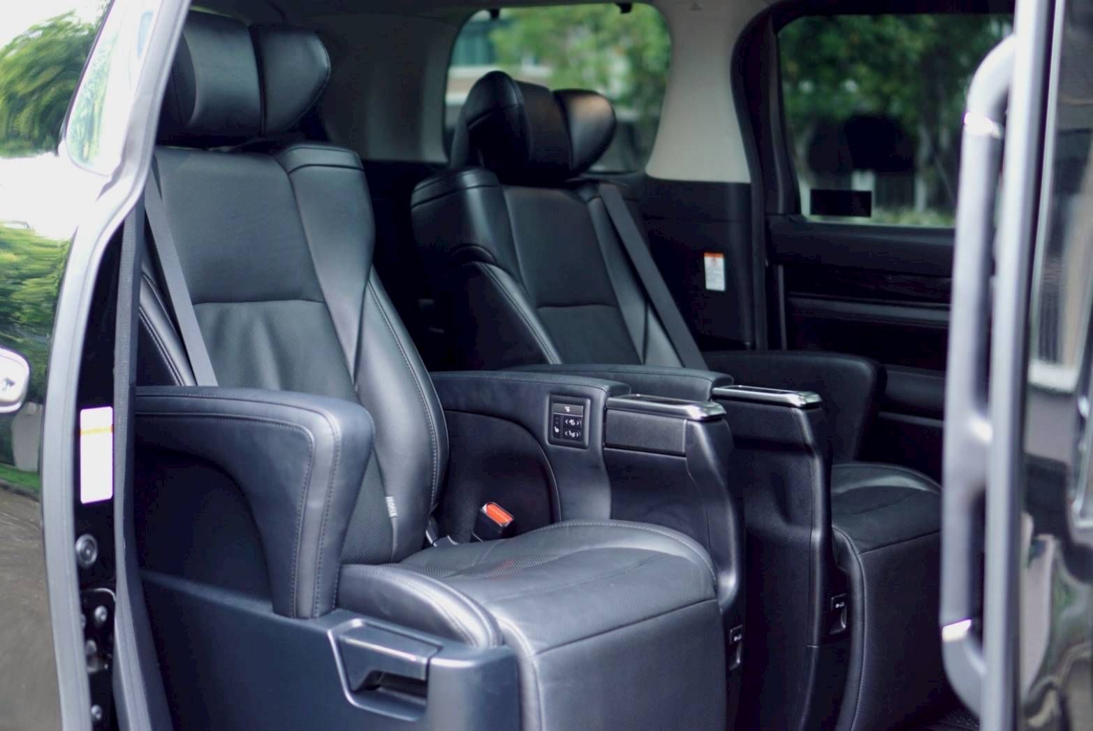 Toyota Vellfire ZRG LX Mode ( MINOR CHANGE ) ปี 2019
