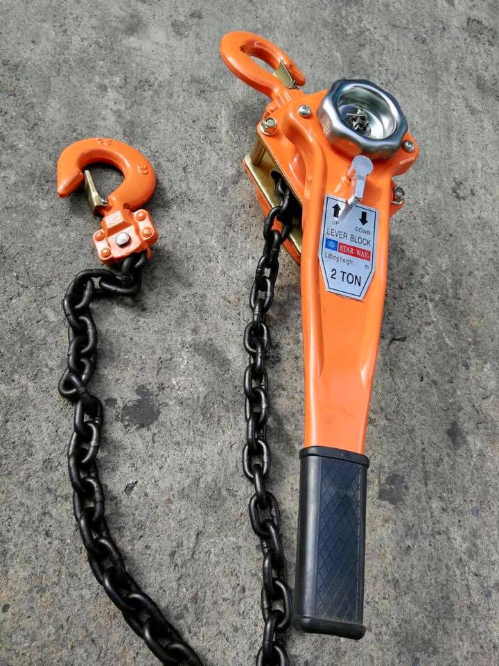 รอกโซ่มือโยก STARWAY โซ่ยาว 1.5 เมตร (กำมะลอ)